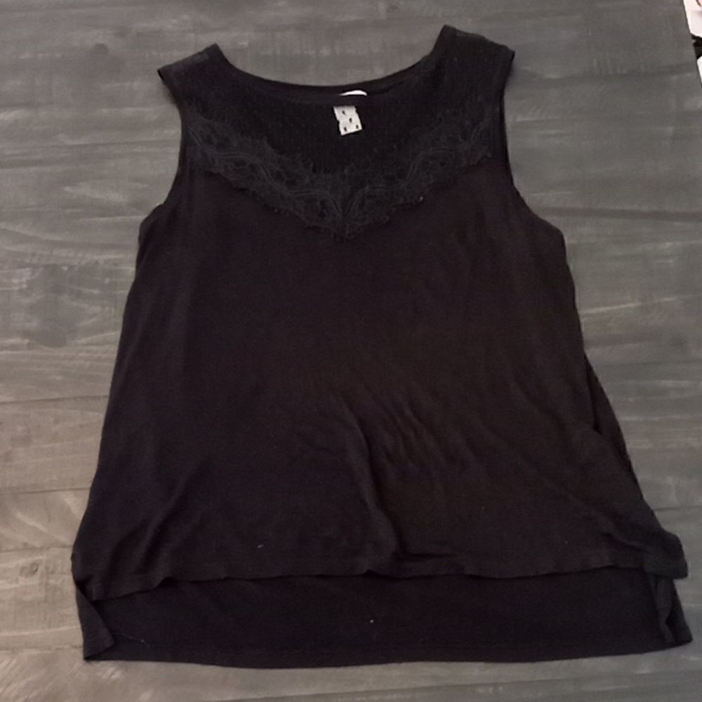 H & M top size medium